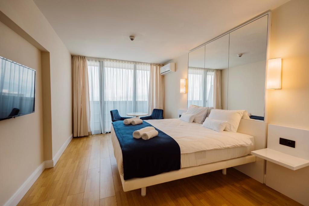 Sea & City View Studio at 43th Floor room 1