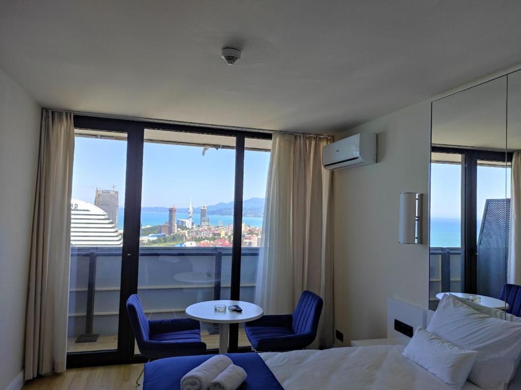 Sea & City View Studio at 43th Floor room 5